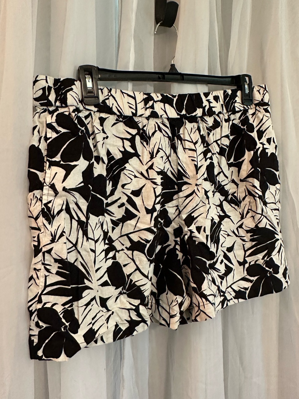 Michael Kors Women’s Black & White Floral Print Linen Blend Shorts